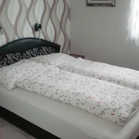 Molni Apartment *